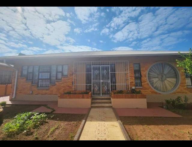 3 BEDROOM HOUSE FOR SALE IN FLORENTIA